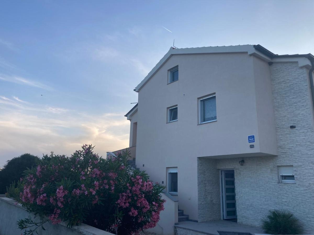Apartman Hmelina Vrsi Esterno foto
